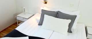 Отели типа «постель и завтрак» Villa Sibbe Сёдеркулла Трехместный номер с основными удобствами и общей ванной комнатой-1