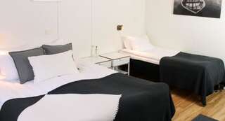Отели типа «постель и завтрак» Villa Sibbe Сёдеркулла Трехместный номер с основными удобствами и общей ванной комнатой-3